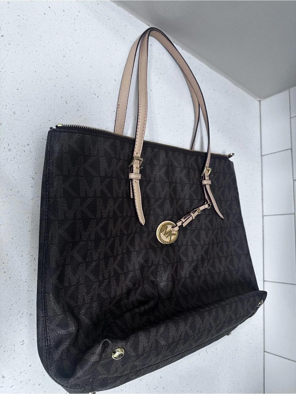 Michael Kors signature mk